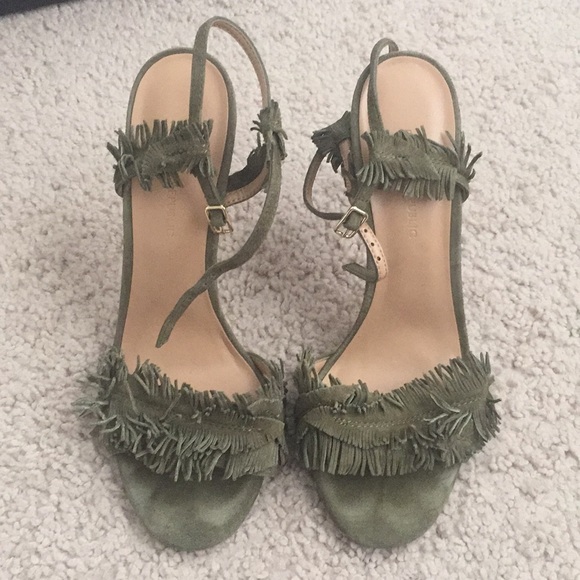 Banana Republic Bryn Feather-Fringe Heels in 7.5 - Picture 3 of 8